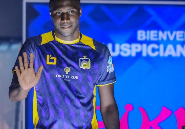 Luis Caicedo, dejó ser jugador de Delfín SC.