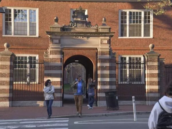 La Administración Trump prohíbe a la Universidad de Harvard matricular a estudiantes extranjeros