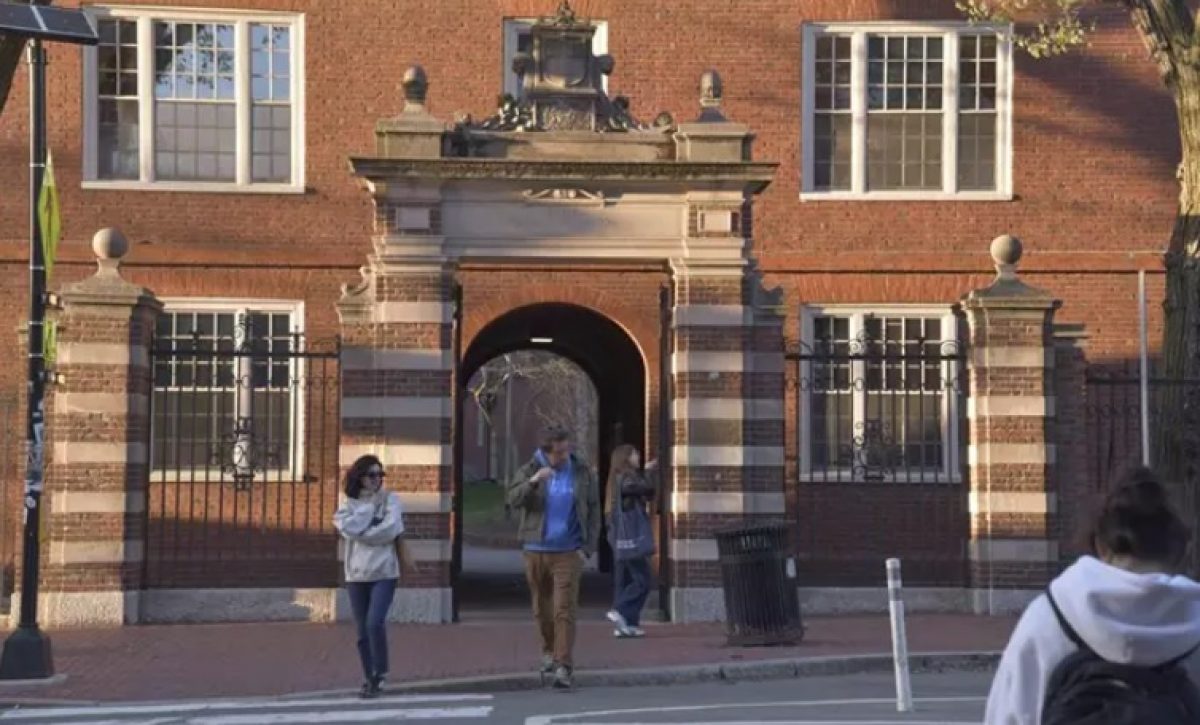 La Administración Trump prohíbe a la Universidad de Harvard matricular a estudiantes extranjeros