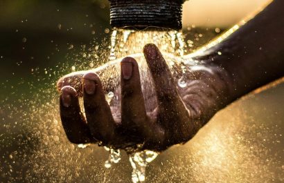 La Arca busca ejecutar acciones para mejorar la eficiencia del sistema de agua potable en el país. (Pexels).