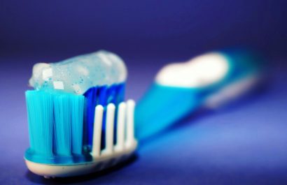 La Arcsa emite alerta sobre crema dental que contiene fluoruro de estaño como ingrediente activo por efectos adversos. (Pexels)