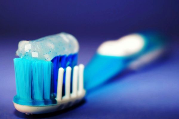 La Arcsa emite alerta sobre crema dental que contiene fluoruro de estaño como ingrediente activo por efectos adversos. (Pexels)