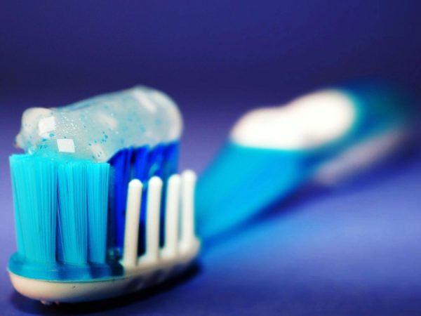 La Arcsa emite alerta sobre crema dental que contiene fluoruro de estaño como ingrediente activo por efectos adversos. (Pexels)