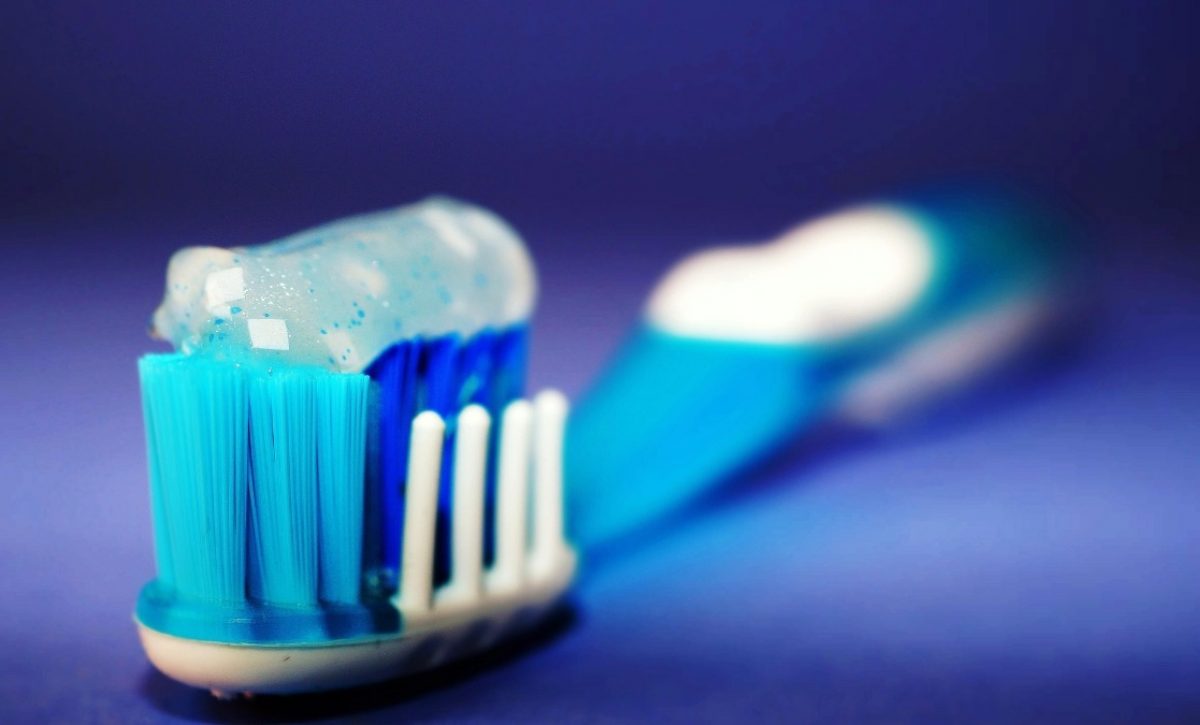 La Arcsa emite alerta sobre crema dental que contiene fluoruro de estaño como ingrediente activo por efectos adversos. (Pexels)