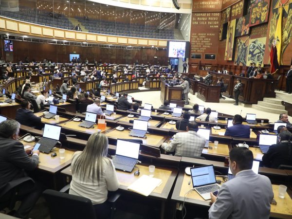 La Asamblea Nacional aprobó una resolución para fortalecer la atención en el sistema público de salud bajo el mandato de Daniel Noboa