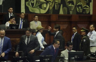 La Asamblea Nacional de Ecuador anunció que 40 personas con lazos de consanguinidad con asambleístas renunciaron