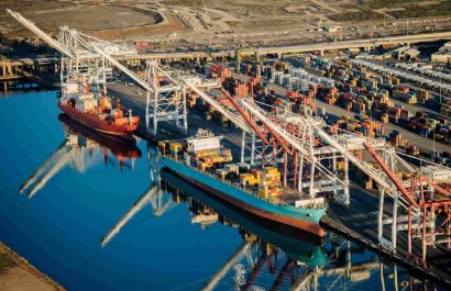 La Casa Blanca anunció este martes la imposición de un nuevo arancel del 245 % a las exportaciones chinas hacia Estados Unidos.