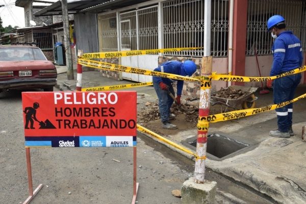 En La Chala, Los Vergeles y Bastión Popular, por primera vez acceden al sistema de alcantarillado, mediante proyecto, impulsado por el Municipio.