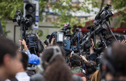 La Conaie anuncia salvoconducto para periodistas en el paro nacional y advierte sobre infiltrados.