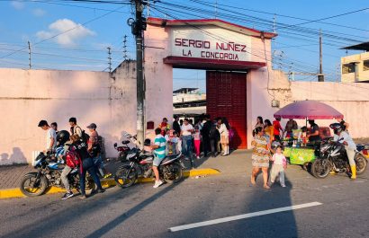 La Concordia aglomeración y riesgos diarios en ingreso y salida de escuela Sergio Núñez