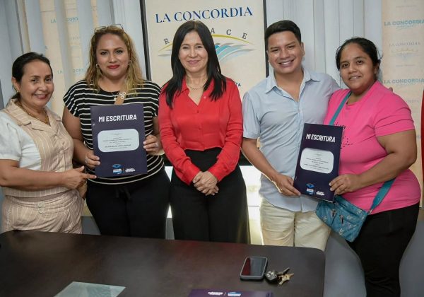 La Concordia entrega escrituras a propietarios de seis sectores urbanos y rurales