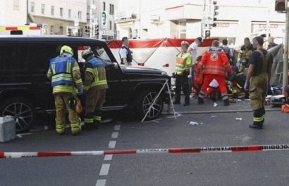 La Cruz Roja y los bomberos atienden a los heridos en el atropellamiento masivo de Alemania
