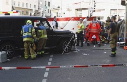 La Cruz Roja y los bomberos atienden a los heridos en el atropellamiento masivo de Alemania
