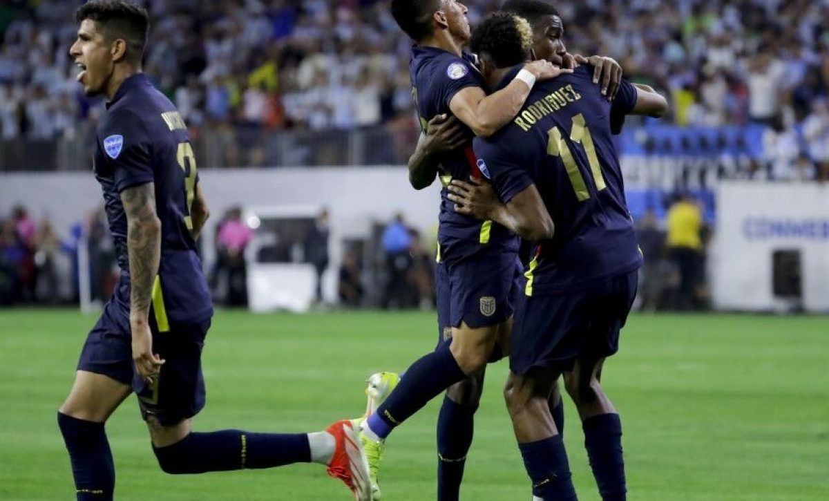 La Federación Ecuatoriana de Fútbol (FEF) desmintió las acusaciones de injerencias en las convocatorias de la Selección de Ecuador.