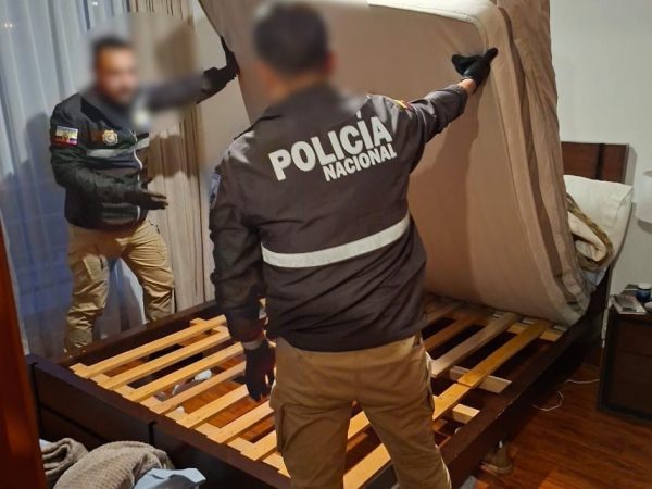 La Fiscalía General del Estado (FGE) ejecutó la madrugada de este lunes 28 de julio operativos simultáneos en Pichincha, Guayas y Bolívar.