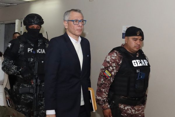 La Fiscalía General del Estado (FGE) solicitó una pena de 13 años de prisión para el exvicepresidente Jorge Glas y el exsecretario técnico Carlos Bernal.