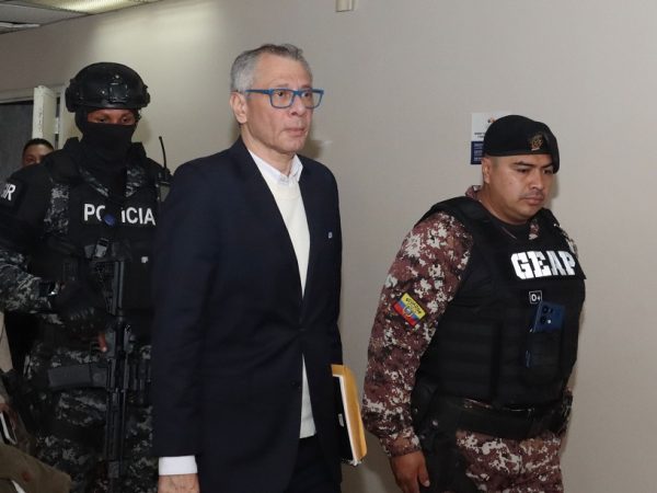 La Fiscalía General del Estado (FGE) solicitó una pena de 13 años de prisión para el exvicepresidente Jorge Glas y el exsecretario técnico Carlos Bernal.