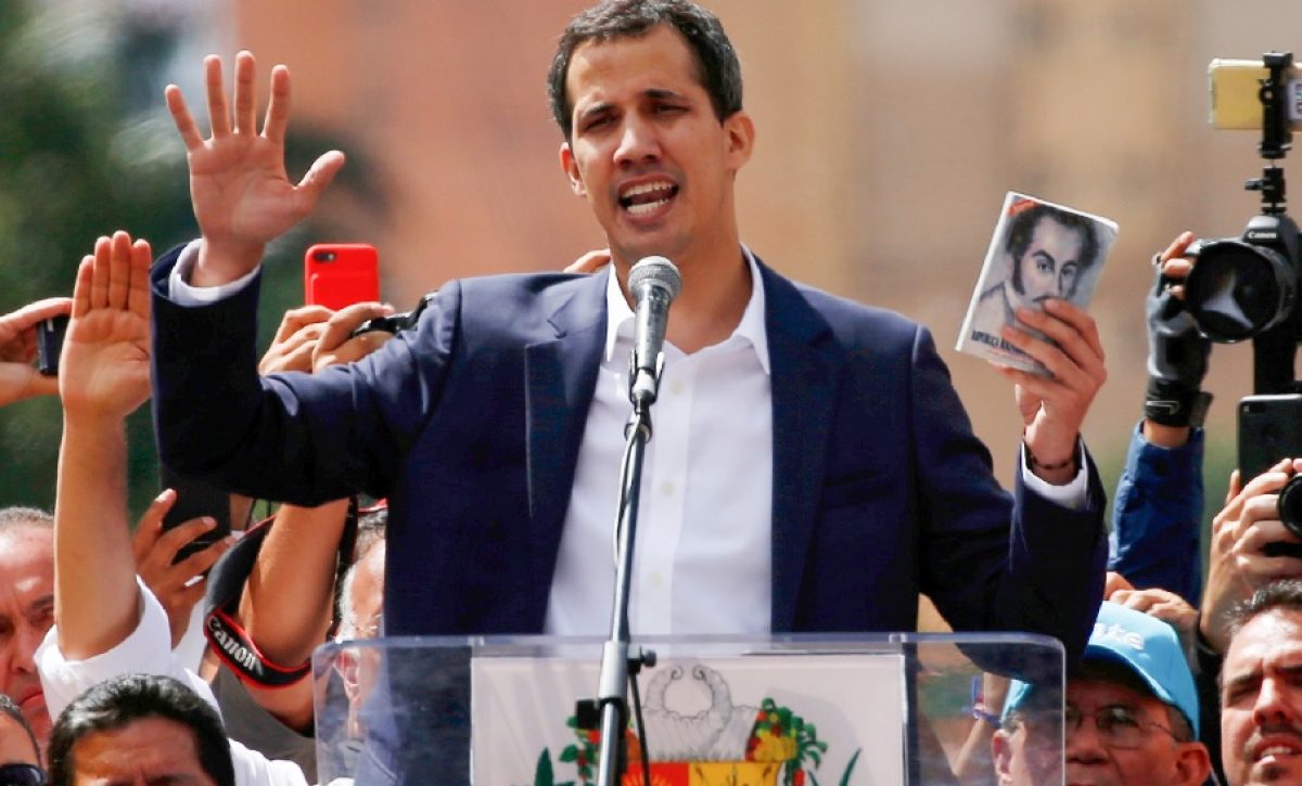 La Fiscalía de Venezuela solicitó este viernes 13 de junio de 2025 una nueva orden de captura contra el líder opositor Juan Guaidó.