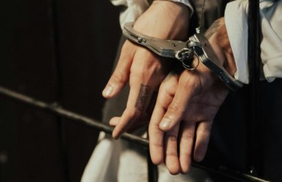 La Fiscalía formula cargos contra un adolescente por la muerte de un padre de familia y su hijo de cinco años de edad, en Guayaquil. (Pexels)