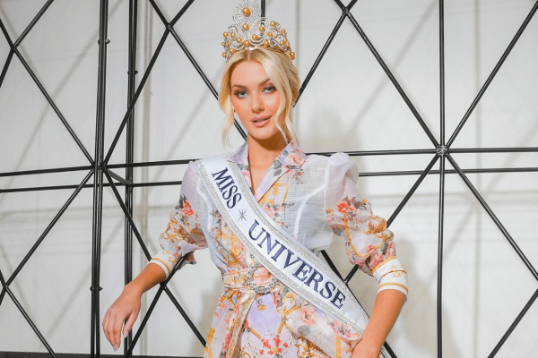 La Miss Universo 2024, Victoria Kjaer Theilvig, llegará este lunes a Ecuador