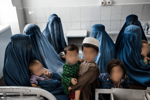 La ONU insta a los talibanes a detener la opresión a mujeres y niñas en Afganistán