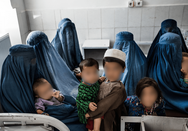 La ONU insta a los talibanes a detener la opresión a mujeres y niñas en Afganistán