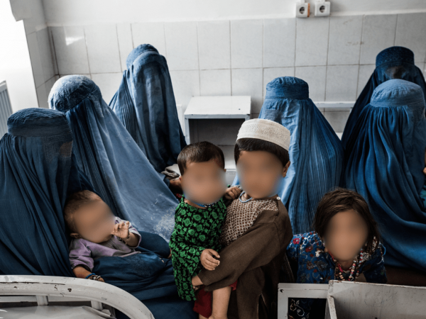 La ONU insta a los talibanes a detener la opresión a mujeres y niñas en Afganistán
