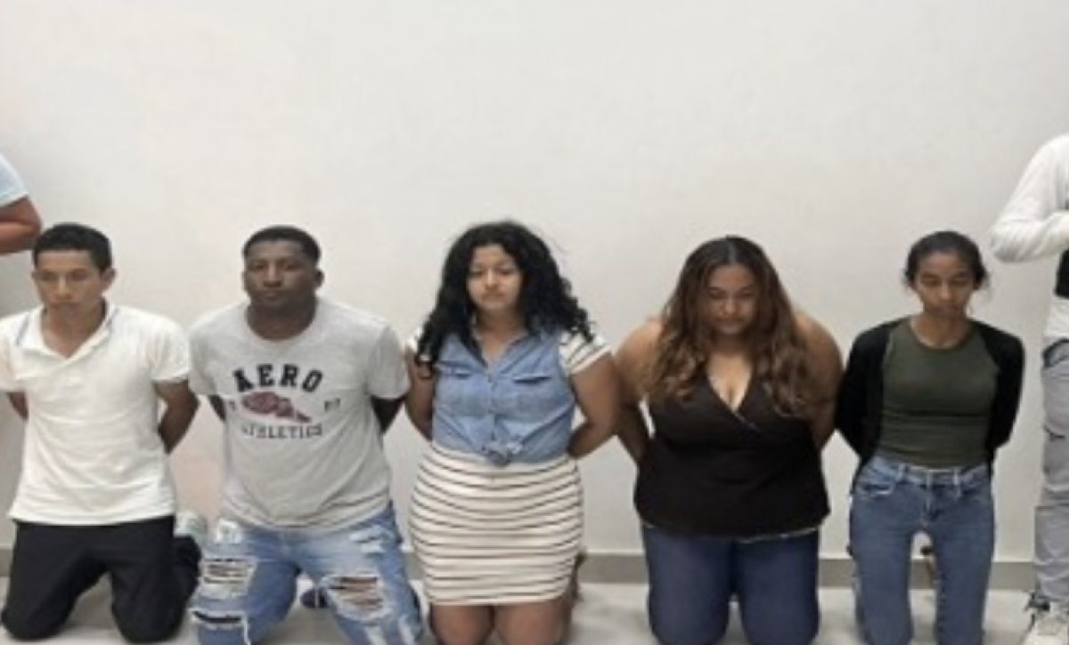 La Policía Nacional, a través de la Unidad Antisecuestros (Unase) Manabí, detuvo a cinco presuntos extorsionadores en operativos simultáneos Pedernales,
