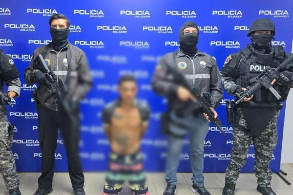La Policía Nacional capturó a José M., conocido como alias Bambazo, en el operativo Fénix 173. Dicha intervención se ejecutó en el distrito Pascuales, Guayaquil.