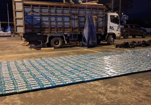 La Policía Nacional decomisó una tonelada de clorhidrato de cocaína en un operativo realizado en Santo Domingo de los Tsáchilas.