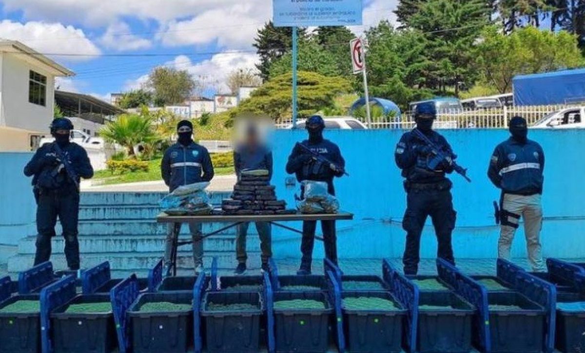 La Policía Nacional detuvo a Romeo J.G., un ciudadano sudafricano, en una hacienda del sector Chaupi, en Vilcabamba,