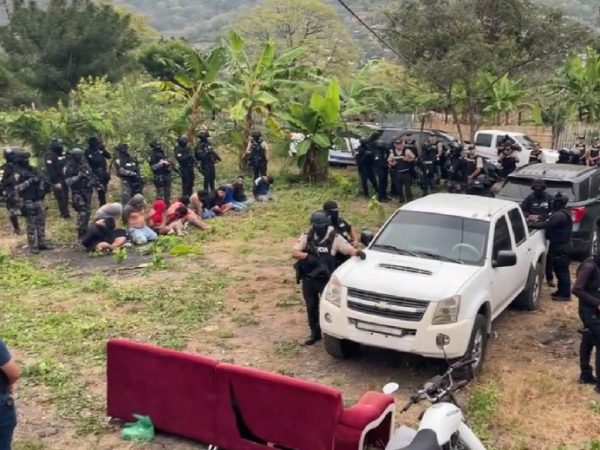 La Policía Nacional ejecutó el operativo Apolo 18 en Portoviejo, capital de Manabí, tras el asesinato del agente Cristhian Chávez