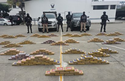 La Policía Nacional, en coordinación con el Grupo de Intervención y Rescate (GIR), allanaron una finca en el sitio El Aromo, en Manta.