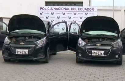 La Policía Nacional retuvo dos vehículos idénticos, del mismo modelo, color y con la misma placa, en el suburbio de Guayaquil.