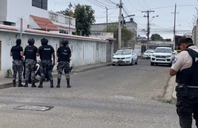 La Policía del cantón Durán respondió a una alerta ciudadana que reportó el hallazgo de fundas de regalo con restos humanos.