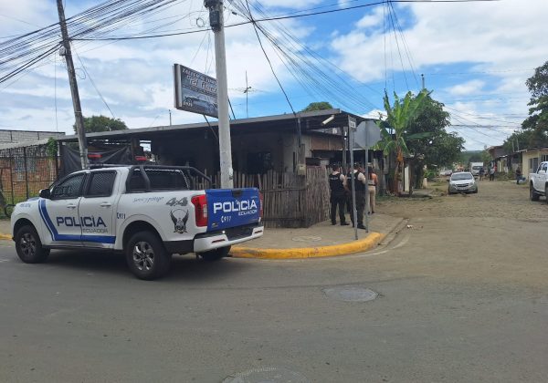 La Policía llegó hasta el taller donde ocuerrió el ataque armado que dejó dos heridos.