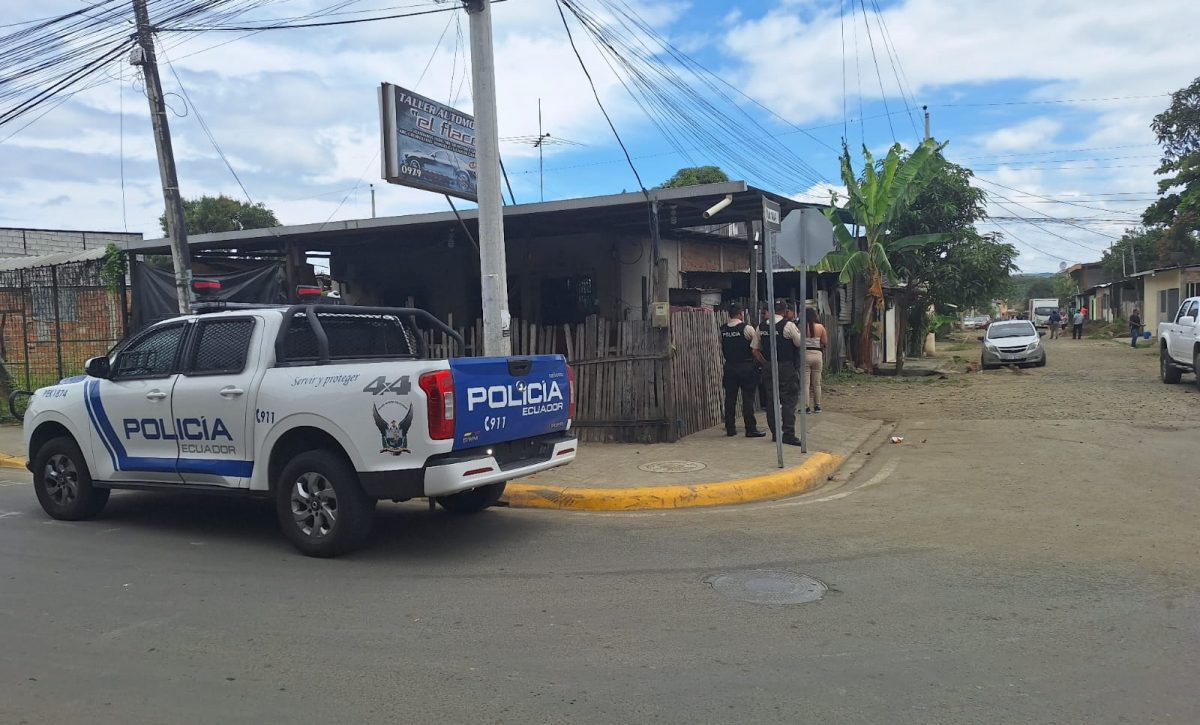 La Policía llegó hasta el taller donde ocuerrió el ataque armado que dejó dos heridos.
