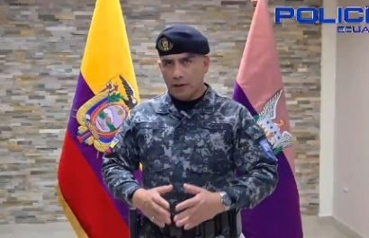 La Policía niega alteración deliberada de los colores de la Bandera Nacional de Ecuador