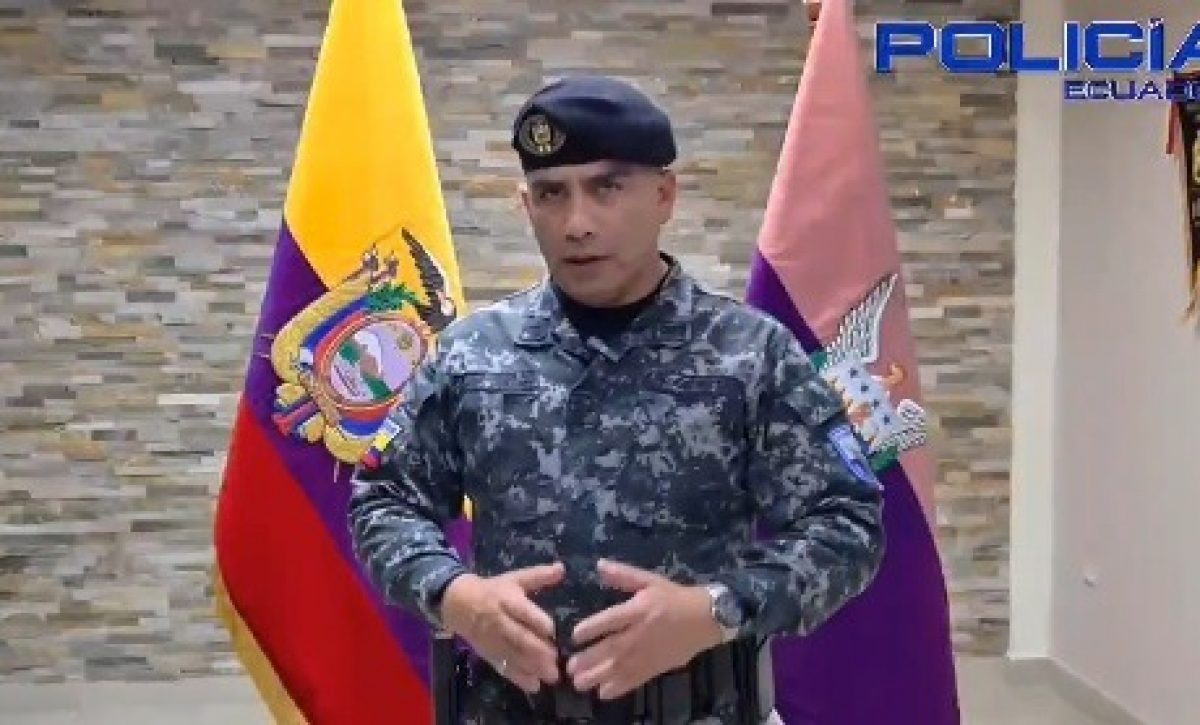 La Policía niega alteración deliberada de los colores de la Bandera Nacional de Ecuador