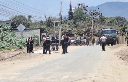 La Policía realizó las primeras investigaciones del ataque que dejó un muerto y una mujer herida.