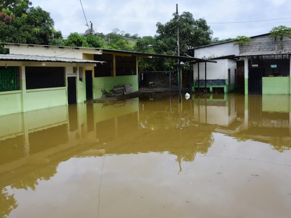 La UNE alerta que el 80 % de los planteles educativos requiere de mantenimiento urgente