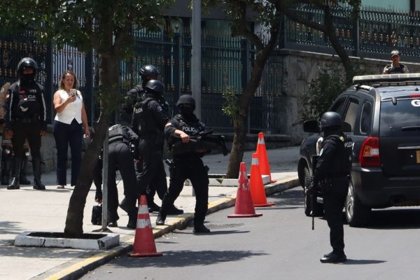 La Unidad Antiexplosivos de la Policía detonó de forma controlada un supuesto artefacto explosivo en la Asamblea Nacional