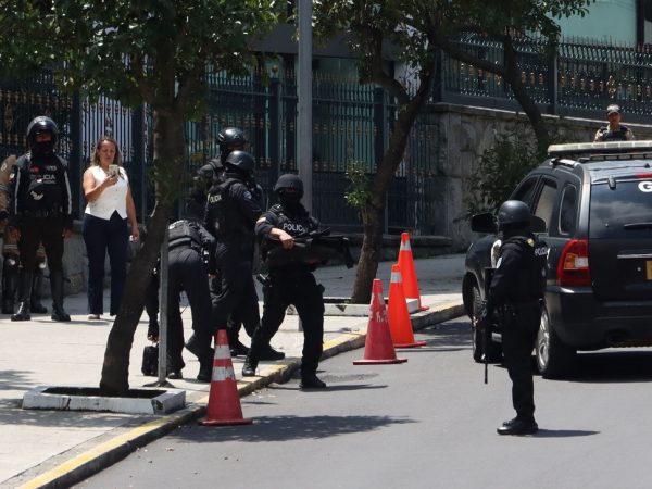 La Unidad Antiexplosivos de la Policía detonó de forma controlada un supuesto artefacto explosivo en la Asamblea Nacional