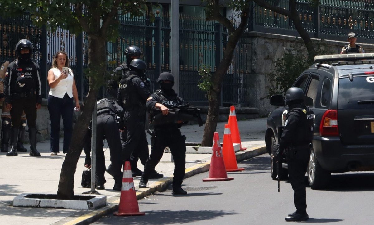 La Unidad Antiexplosivos de la Policía detonó de forma controlada un supuesto artefacto explosivo en la Asamblea Nacional