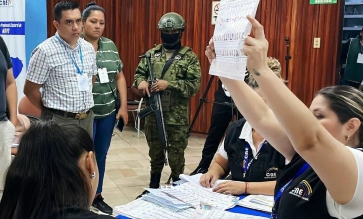La alianza Revolución Ciudadana-RETO presentó nuevos reclamos ante el Consejo Nacional Electoral (CNE).