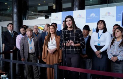La bancada de ADN, encabezada por la asambleísta Valentina Centeno.