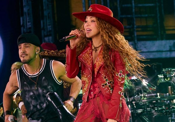 La cantante colombiana Shakira anunció un concierto en Ecuador como parte de su gira mundial Las Mujeres Ya No Lloran.