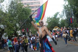 La comunidad LGBTI+ de Guayaquil decidirá la ubicación del Orgullo 2025 mediante una encuesta pública que finaliza esta noche