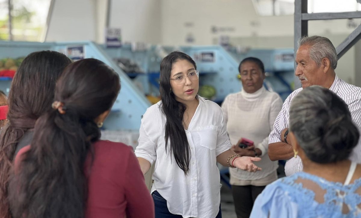 La concejal Liliana Silva, militante de Unidad Popular, impulsa procesos de fiscalización política en el Concejo Cantonal de Santo Domingo, en medio de tensiones con autoridades locales.