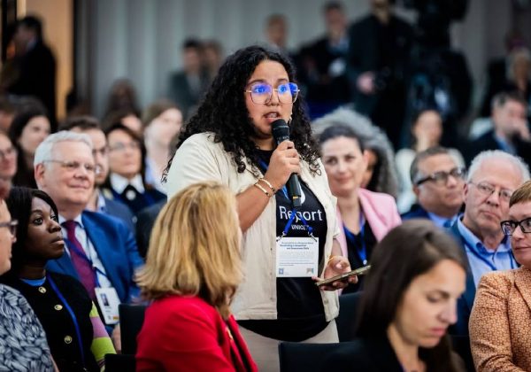 La ecuatoriana Aliz Pinto, de 18 años, sorprende en un foro mundial con su propuesta contra incendios
